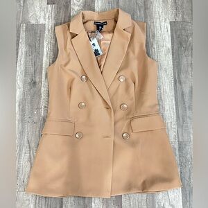 Sincerely Jules Women’s up vest Beige size small.